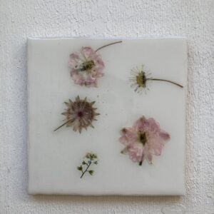 Bloementegeltje wit, roze mix bloemen